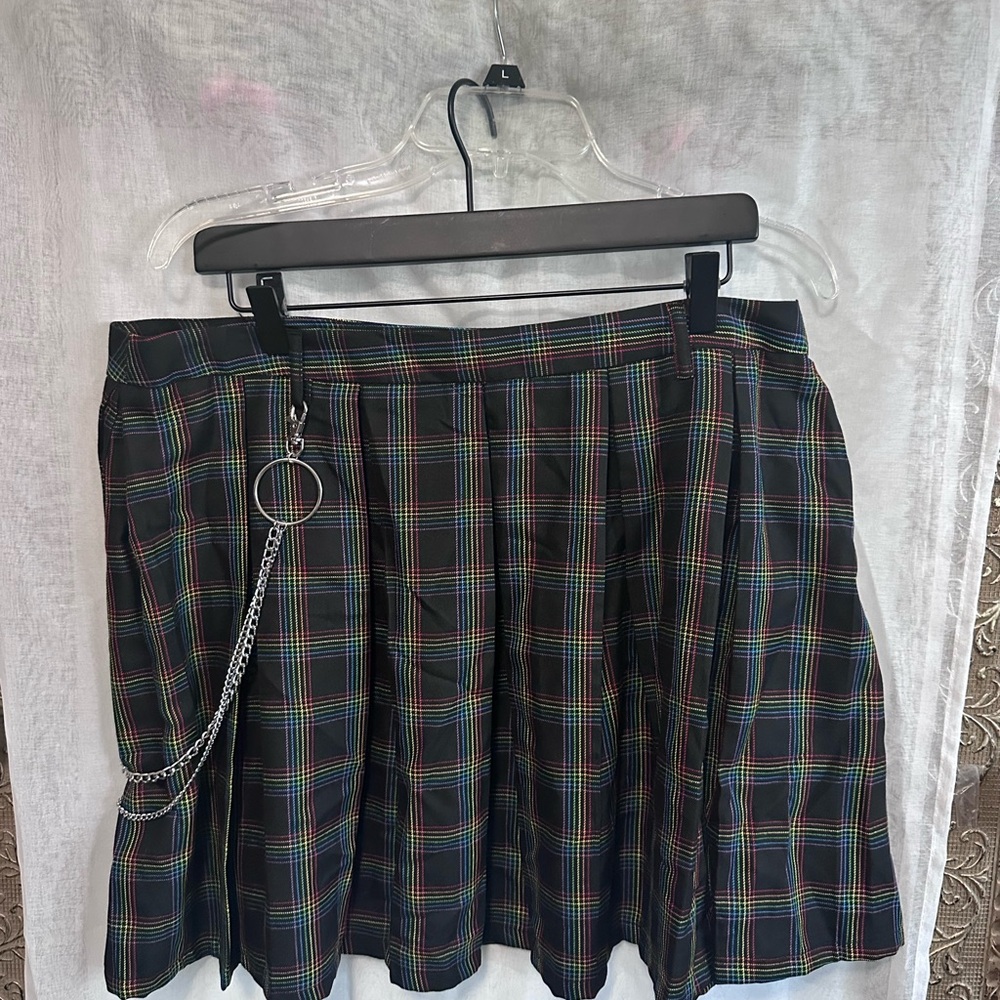 NEW Hot Topic Multicolor Plaid Skirt with Chain Detail 0X